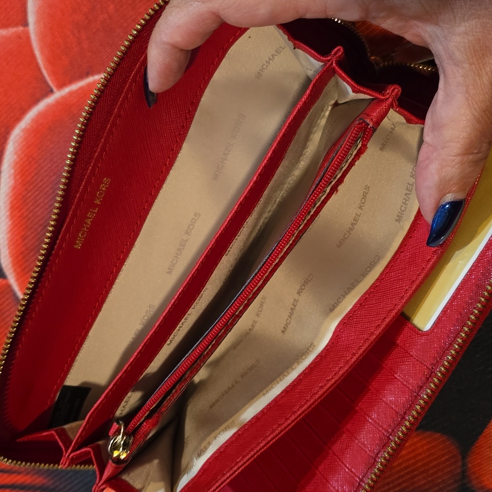 Nwt Michael Kors Cont. Wallet Wristlet Clutch Red New - Picture 5 of 5